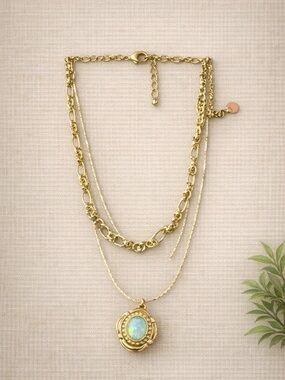 ✨ Gold Layered Necklace w/ Opalescent Pendant – Elegant & Eye‑Catching
